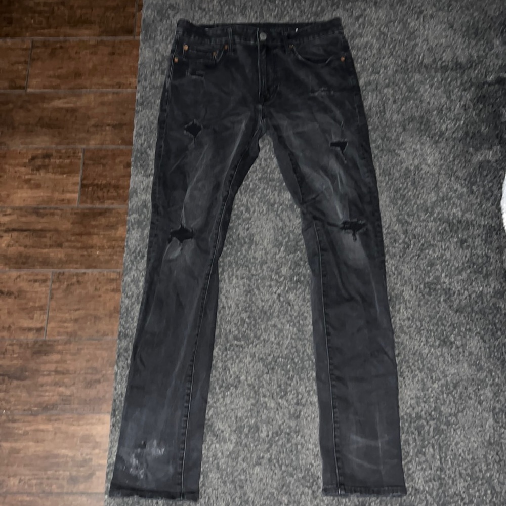 Black American Eagle jeans with holes. Size 32x34